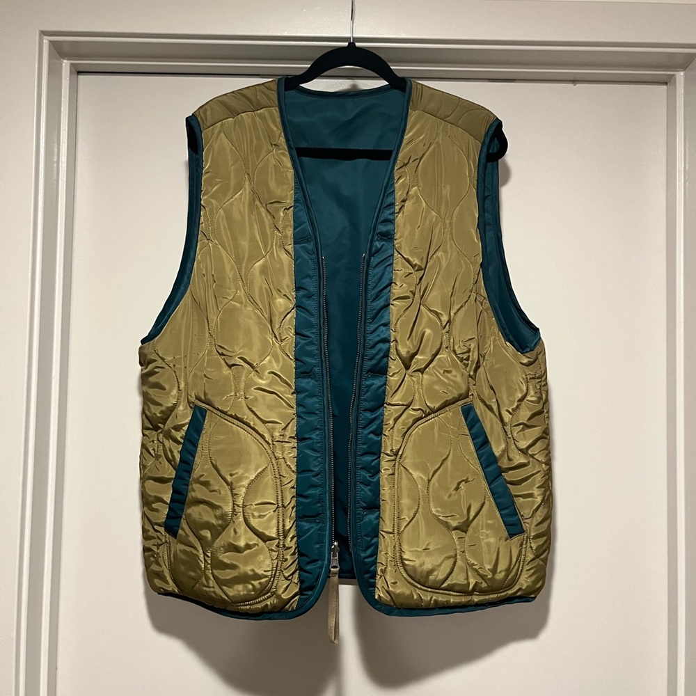 Reversible quilted vest